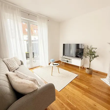 Luxurioese Ferienvilla Mit Garten, Gaming Zone & Netflix