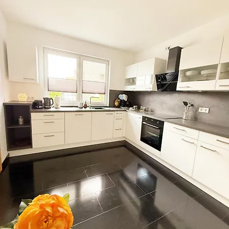 Luxurioese Ferienvilla Mit Garten, Gaming Zone & Netflix