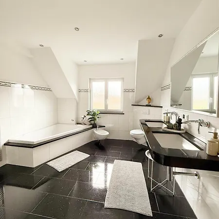 Luxurioese Ferienvilla Mit Garten, Gaming Zone & Netflix Langenhagen (Hannover)