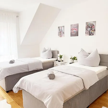 Luxurioese Ferienvilla Mit Garten, Gaming Zone & Netflix